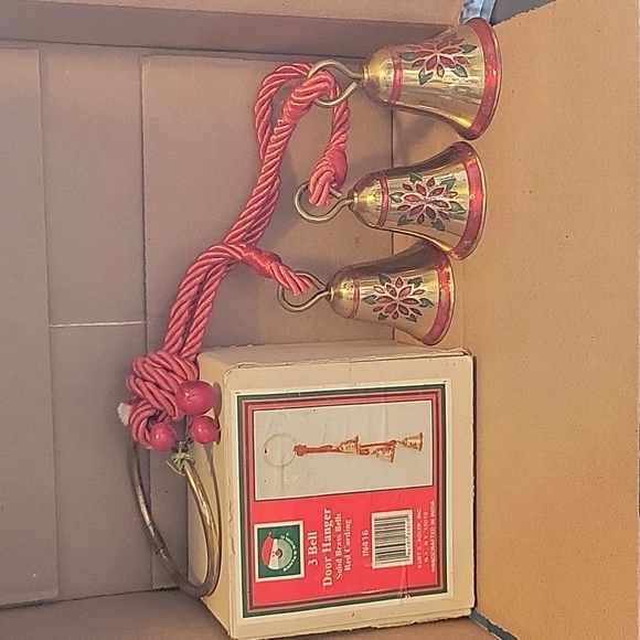 VINTAGE SANTAS WORLD 3 SOLID BRASS BELLS POINSETTIAS DOOR HANGER KURT'S ADLER - Picture 1 of 7